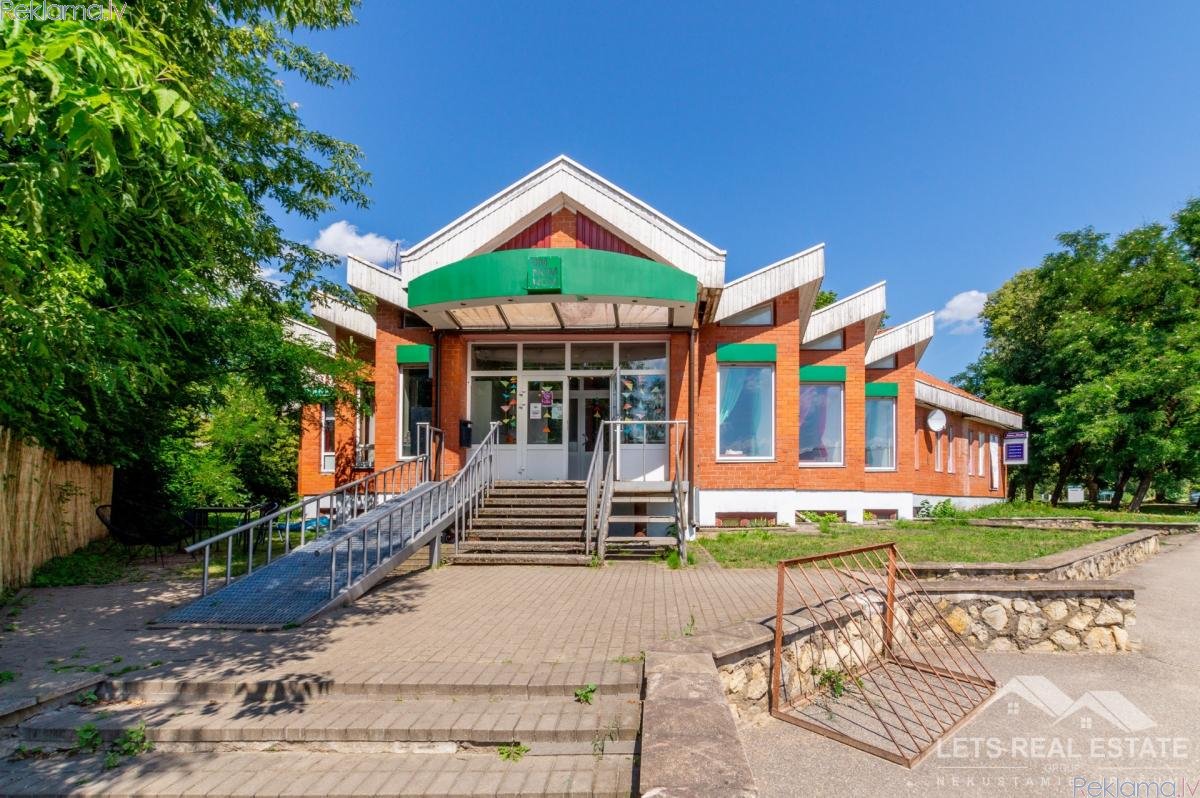 Sludinājumi. Ēka, Preiļu raj., Līvāni, Dzelzceļa iela 1, 704 kv. m, Pārdod komercdarbībai piemērotu ēku Līvānu Cena: 140000 EUR Foto #2