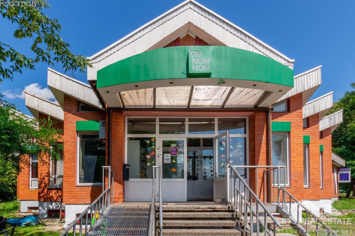 Sludinājumi. Ēka, Preiļu raj., Līvāni, Dzelzceļa iela 1, 704 kv. m, Pārdod komercdarbībai piemērotu ēku Līvānu Cena: 140000 EUR Foto #3